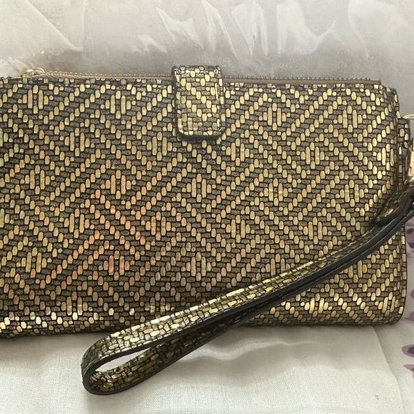 A golden Michael Kors “Adele” Smartphone Wristlet - Picture 4 of 6